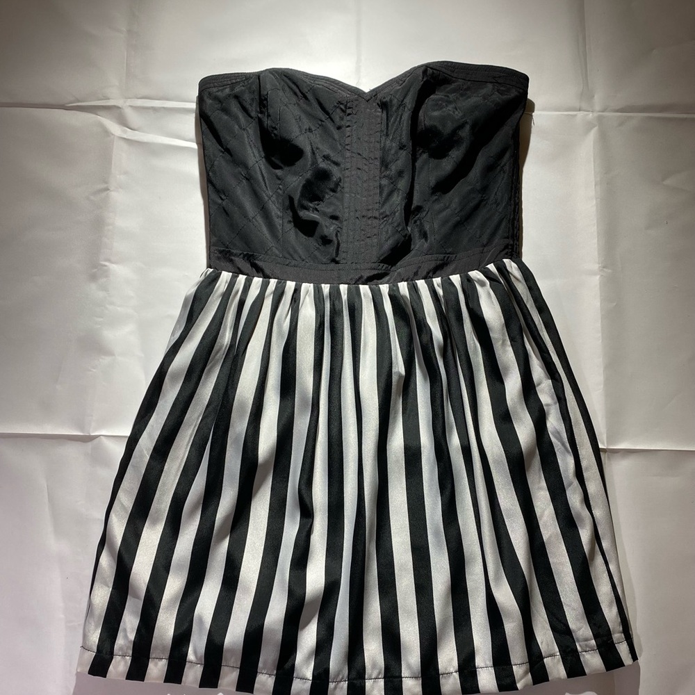 Black top strapless dress